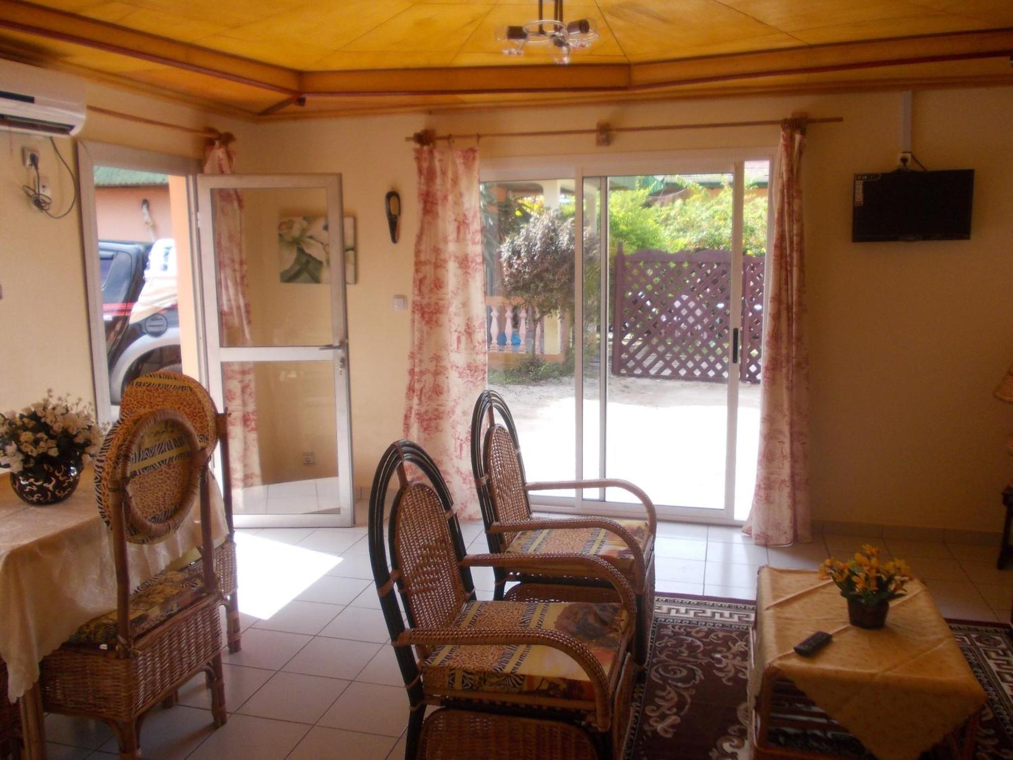 Hotel Restaurant Gites Kribi Exterior photo